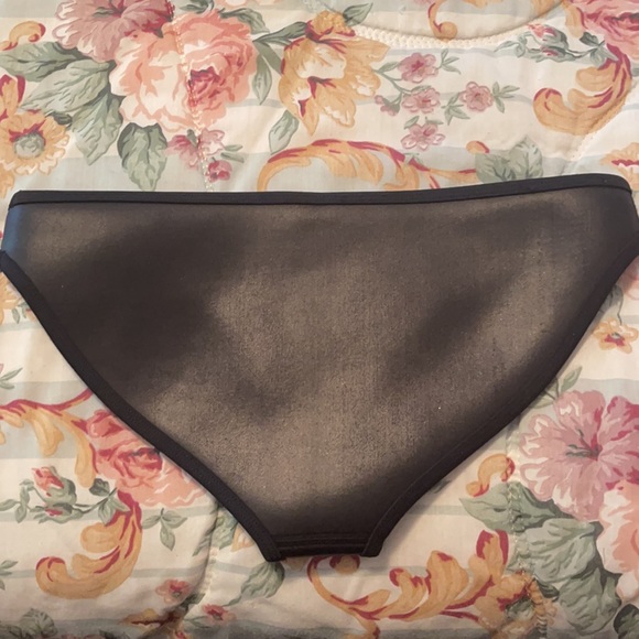 Triangl “Milly” Black Bikini - Picture 4 of 6